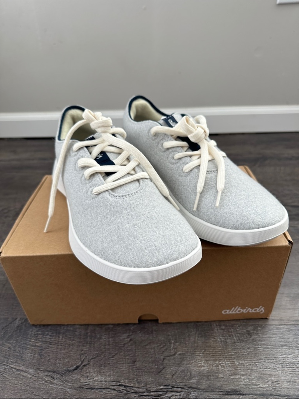 Allbirds Men 9.5 Wool Runner Go Unisex Grey/Cream Sneaker/Running Athletic Shoe